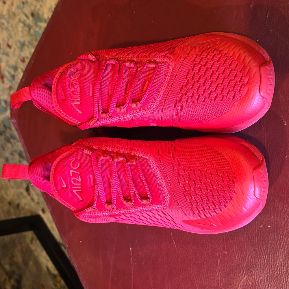 EUC Nike: Air Max 270 Triple Red, Men's 9 (W-10.5)
